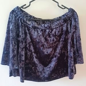 5/$25✨️NWOT🏷️Off the Shoulders Valour Top